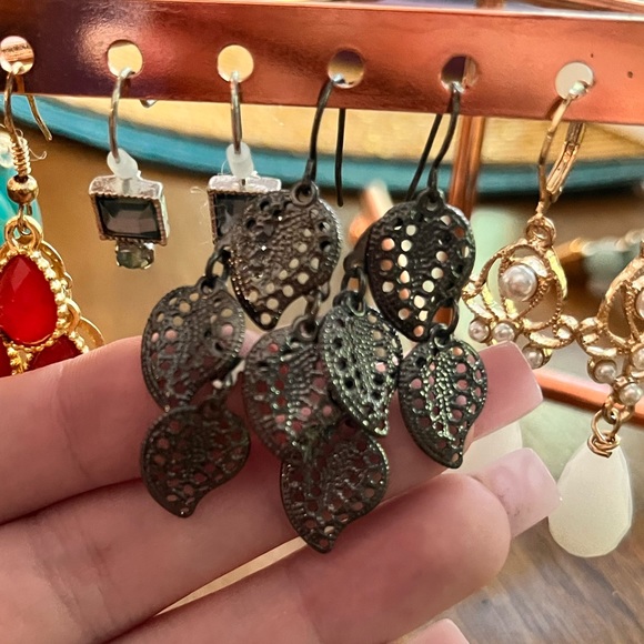Southern Chic Dangle Earrings - Picture 1 of 1